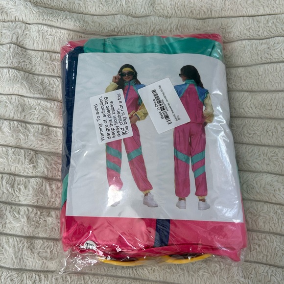 New Retro Outfit - Picture 2 of 13